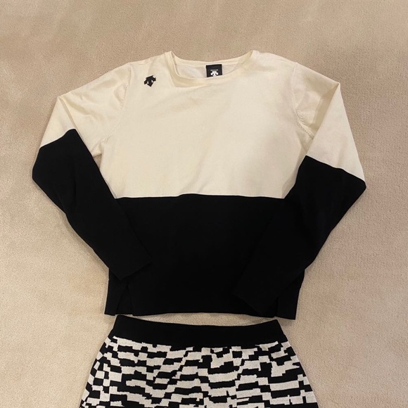 Brand new Descente Set from Korea Size S - Picture 4 of 6